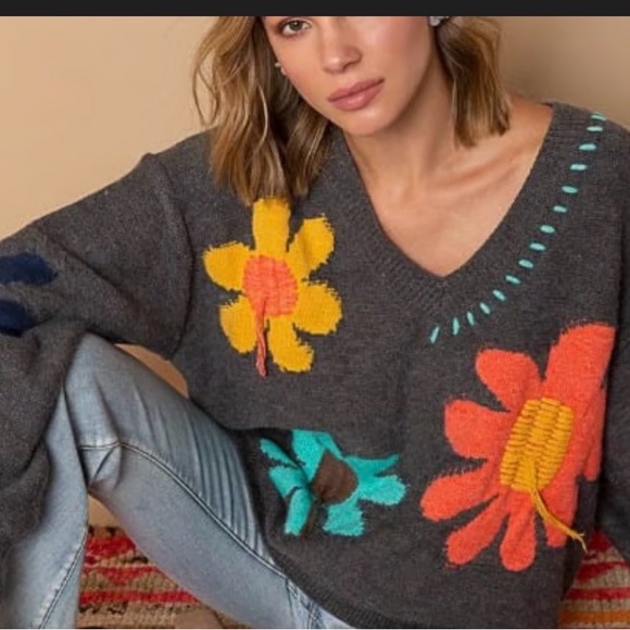 POL Gray Sweater with Colorful Floral Design - Picture 2 of 4